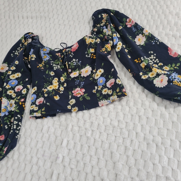 Abercrombie & Fitch Tops - Abercrombie & Fitch Floral Navy Blouse